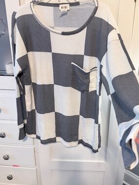 BiBi White and Gray Buffalo Check Long Sleeve Pocket Top